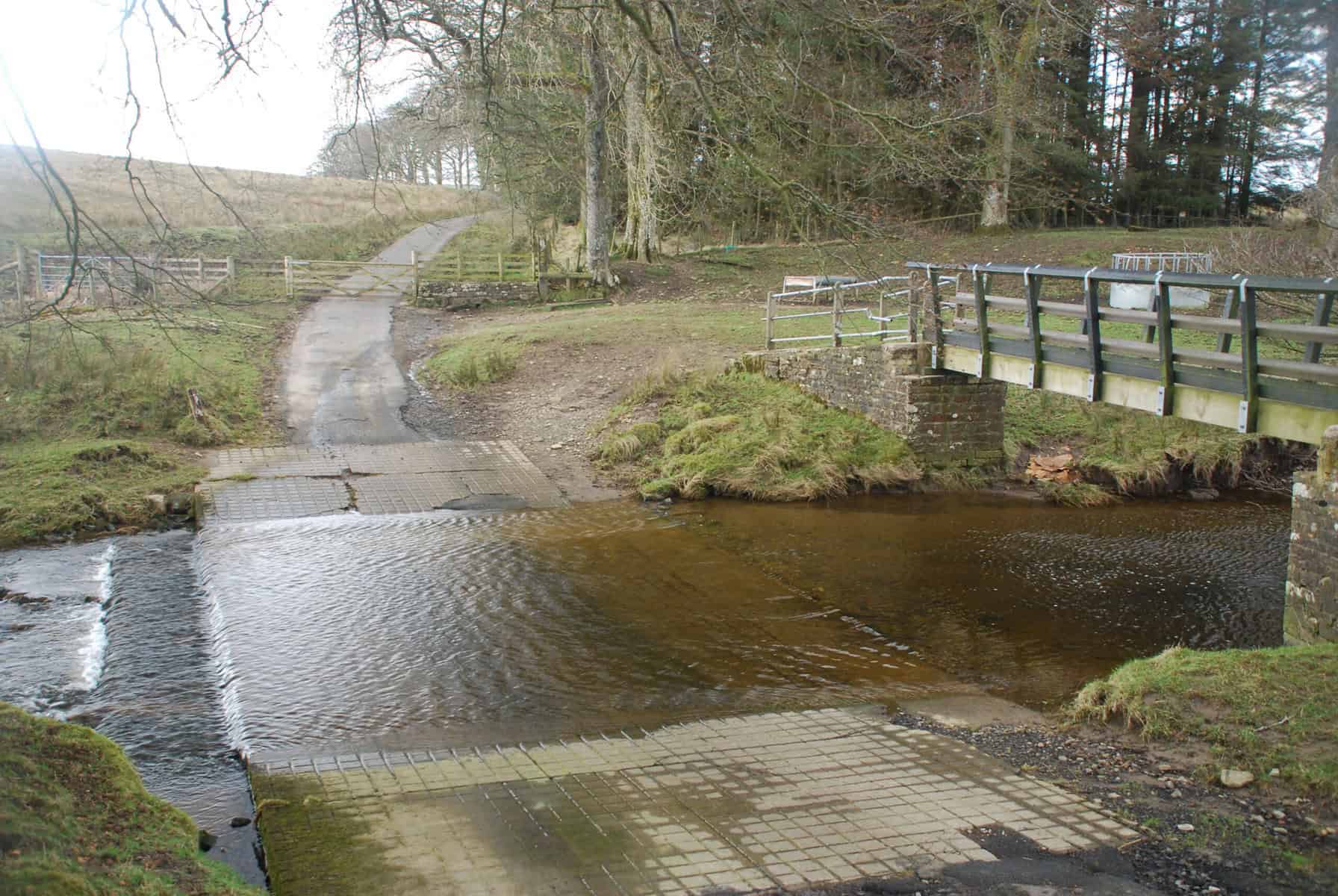 Rawney_Ford_(Geograph_4388083)